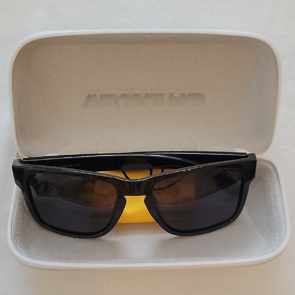 Black Sunglasses - Picture 9 of 11